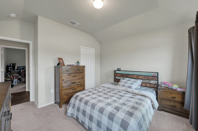 Building Photo - 15127 Willow Tree Ln