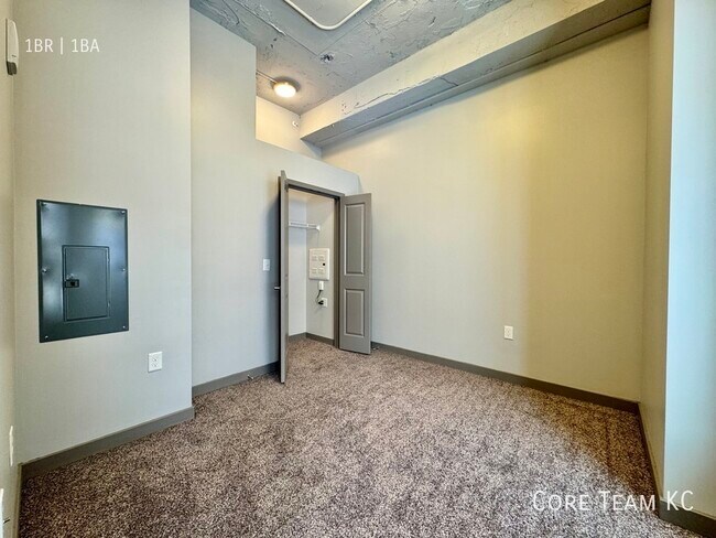 Building Photo - 306 E. 12th St.-903