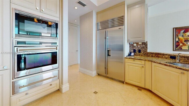 Building Photo - 10295 Collins Ave