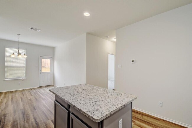 Building Photo - 320 Thornless Cir