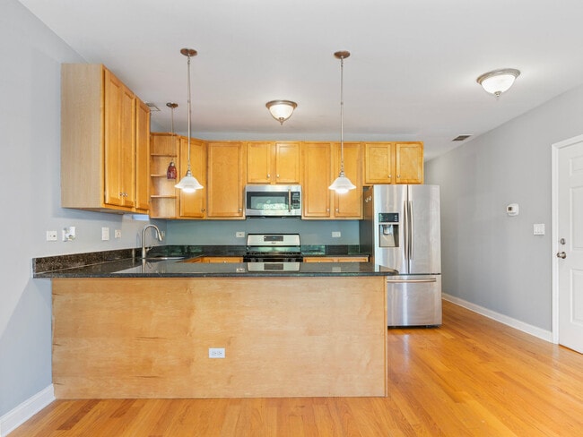 Building Photo - 1617 N Artesian Ave