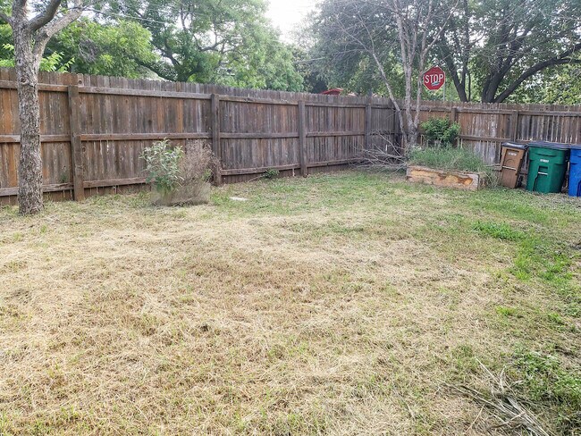 Building Photo - 1710 Ulit Ave