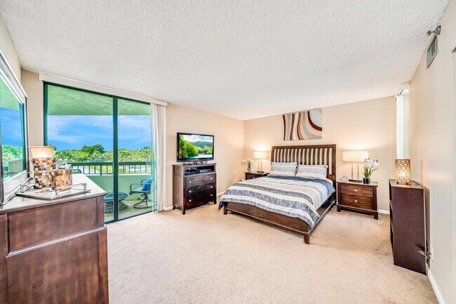 Building Photo - 6372 La Costa Dr