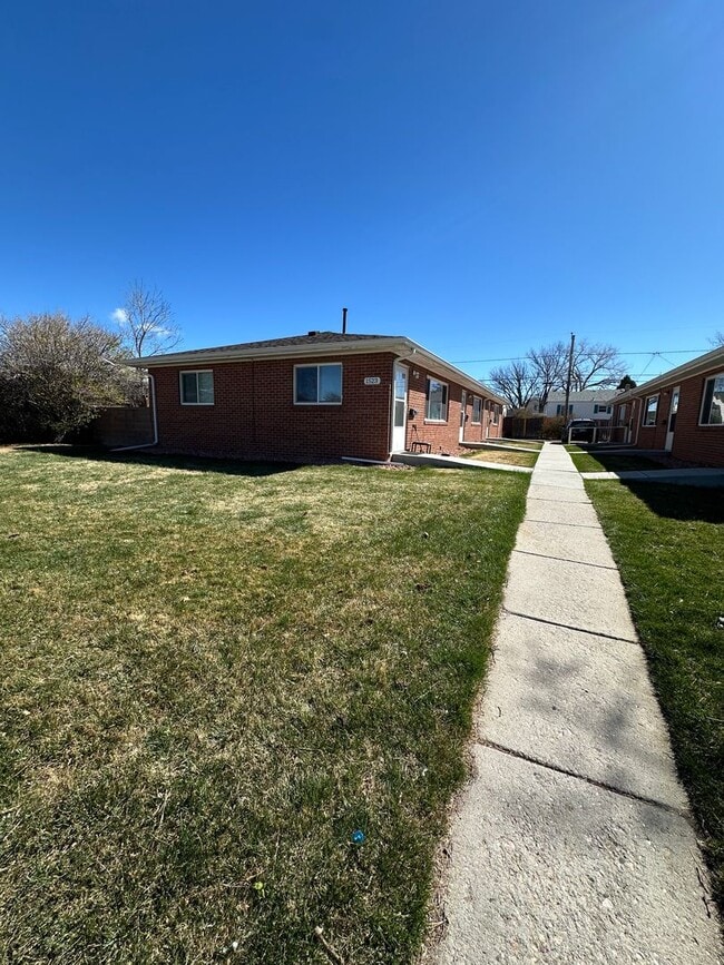 Building Photo - 1523 Hot Springs Ave