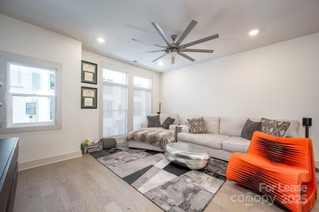 Building Photo - 1033 Wesley Terrace Ave