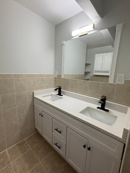 Building Photo - 5511 Henderson Way