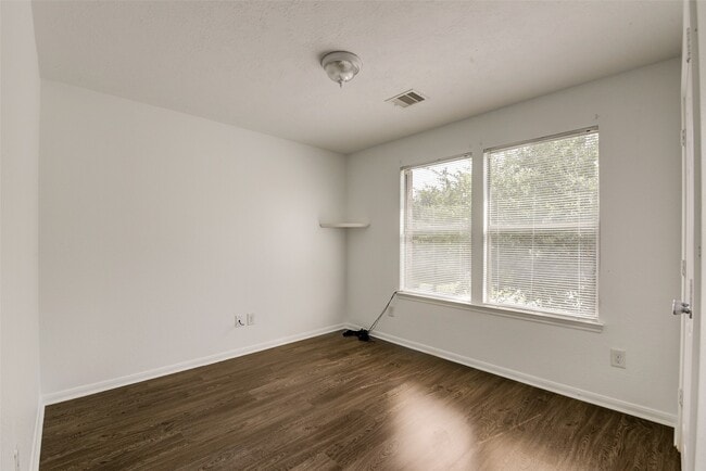Building Photo - 834 Sweet Flower Dr