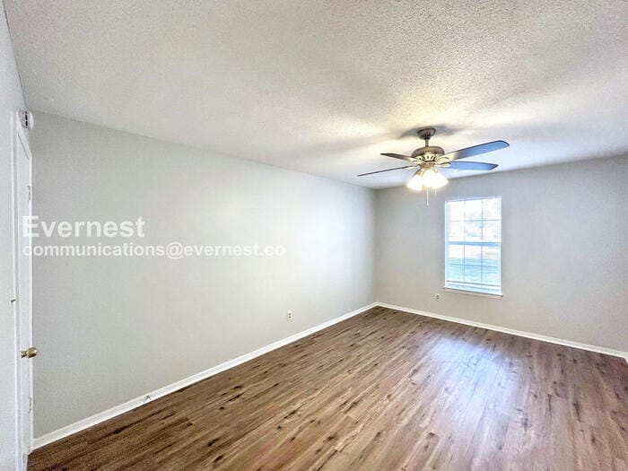 Building Photo - 5949 Shannon Dr