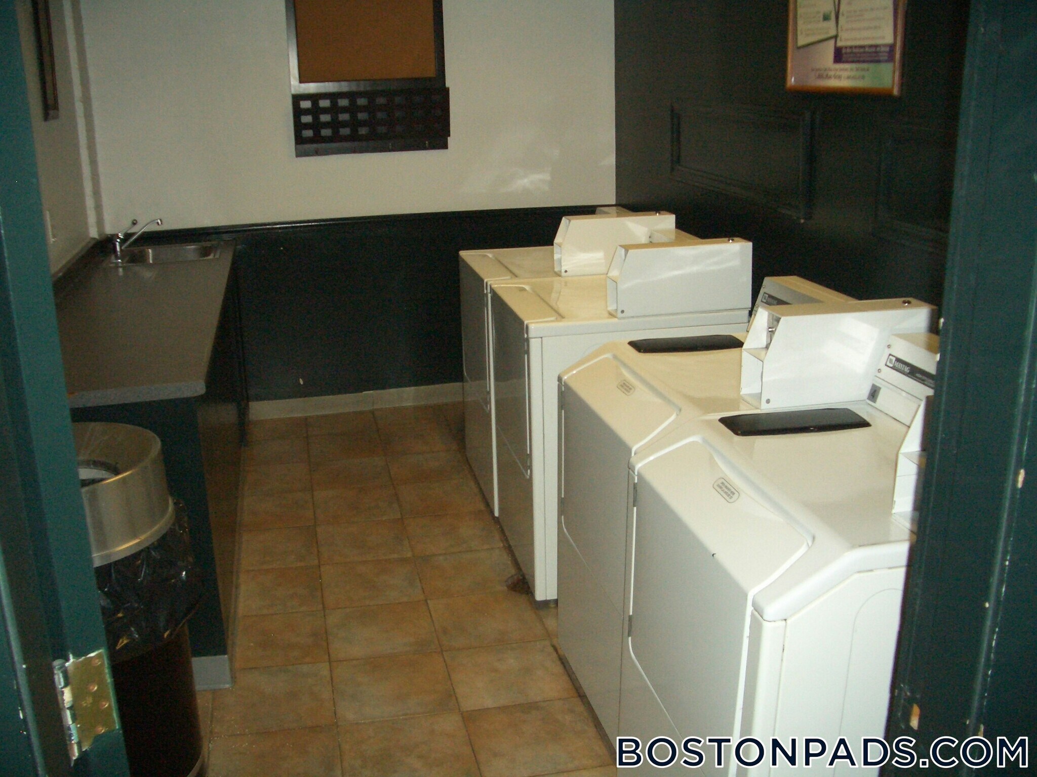 Building Photo - 89 Park Dr