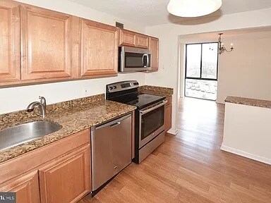 Building Photo - 2311 Pimmit Dr