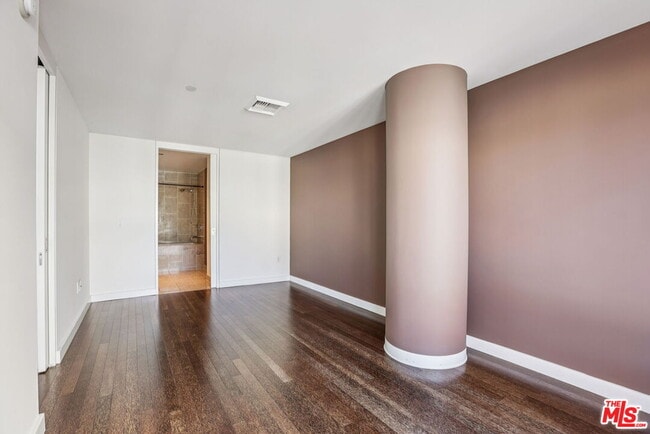 Building Photo - 6250 Hollywood Blvd