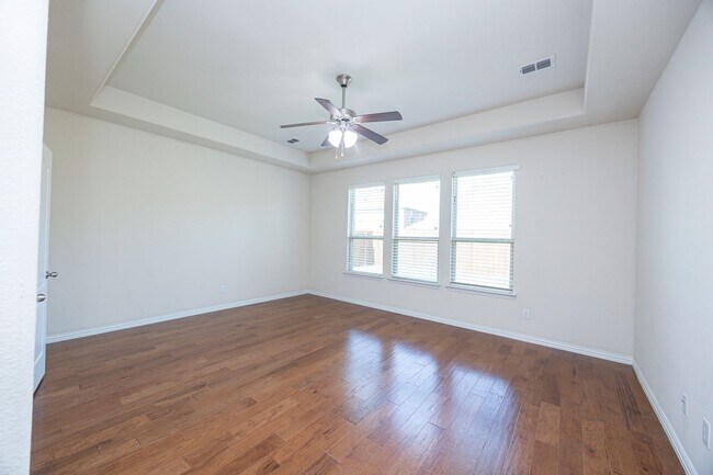 Building Photo - Elegant 5-Bedroom Home in Frisco ISD with ...