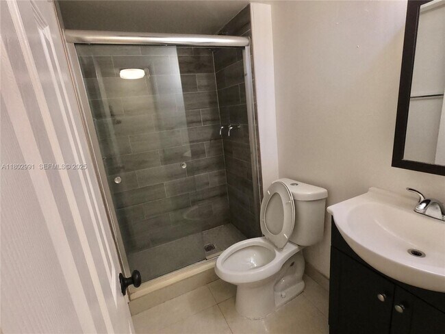 Building Photo - 1301 NE Miami Gardens Dr