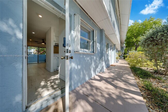 Building Photo - 798 Crandon Blvd