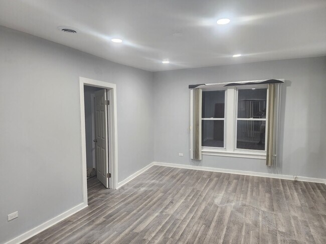 Building Photo - 10730 S Lafayette Ave