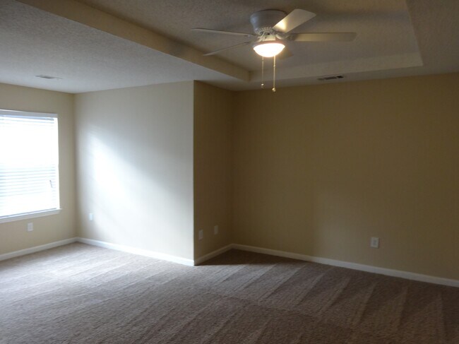 Building Photo - 176 Summer Lake Dr SW