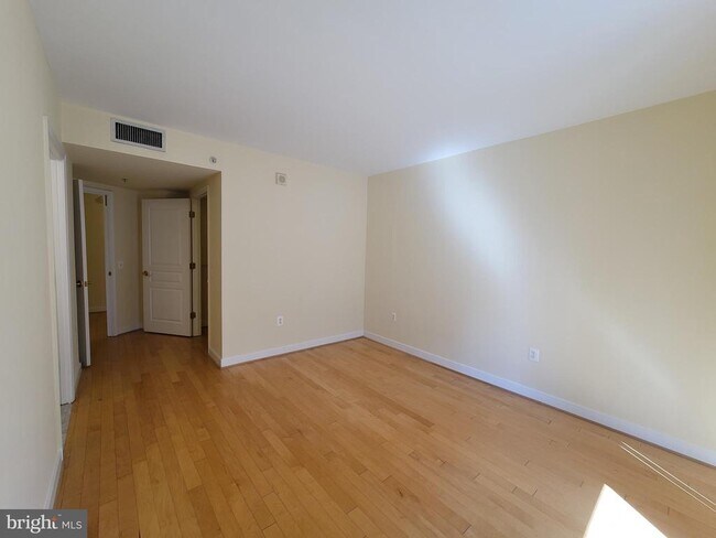 Building Photo - 631 D St NW