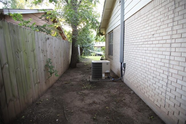 Building Photo - 7519 Northcrest Blvd