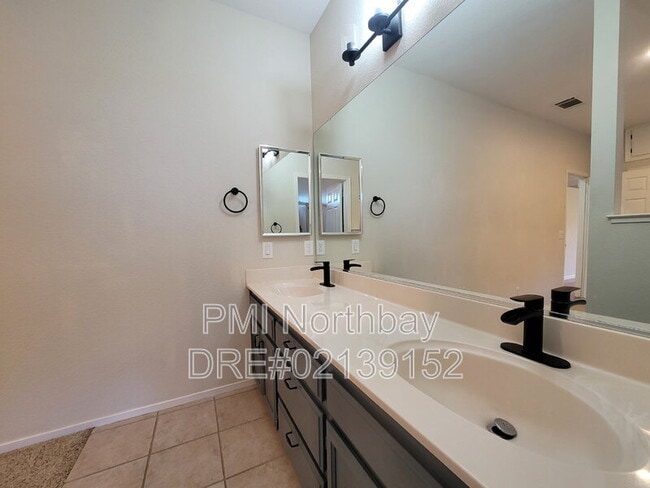 Building Photo - 746 Palermo Dr