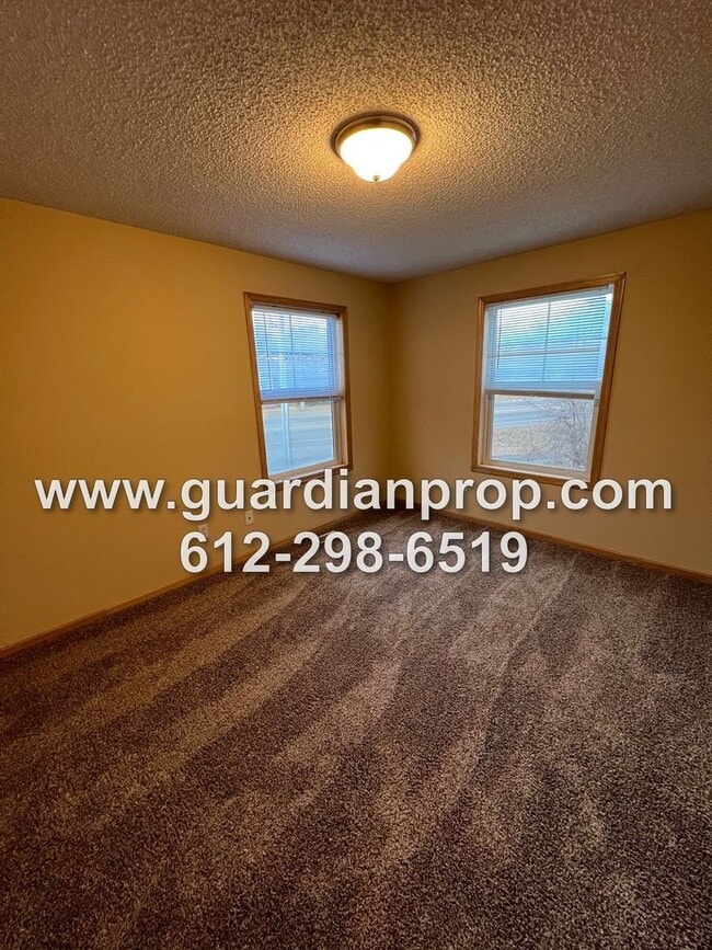 Building Photo - Huge End Unit Townhouse Available Now, Open Floor Plan, Loft Area, 2 Car Garage