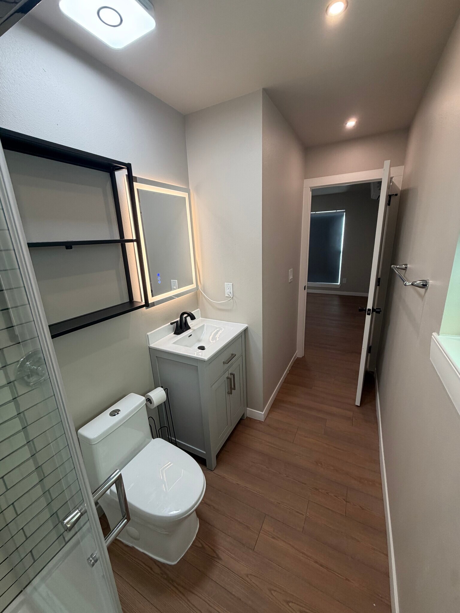 Building Photo - 833 W Stone St