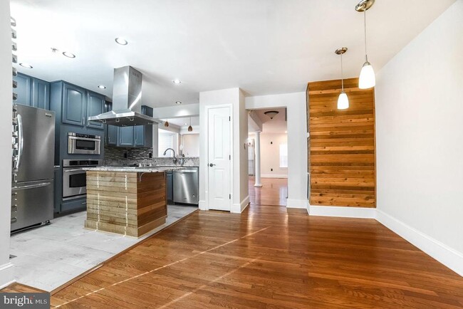 Building Photo - 3100 Esser Pl