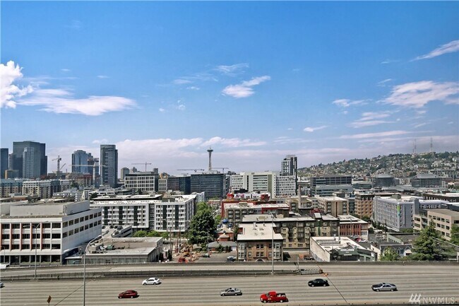 Building Photo - 400 Melrose Ave E