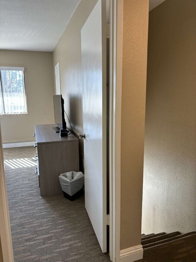 Building Photo - 2-Story, 2-Bedroom Condo Available for Rent
