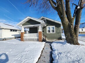 Building Photo - Great House in Rock Island  2 Bedroom