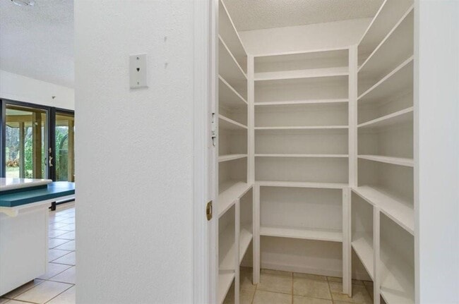 Building Photo - 318 Columbine St