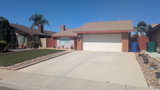 Building Photo - Excellent Location in Mira Mesa!