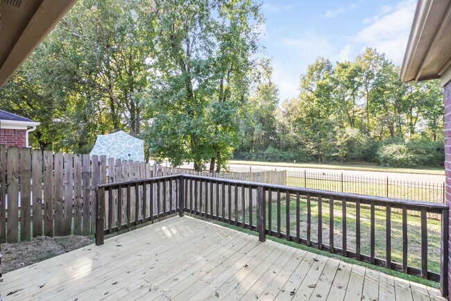 Building Photo - 8457 Regal Bend Dr