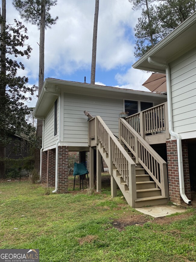 Building Photo - 2021 Woodbine Terrace NE