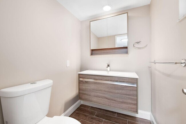 Building Photo - 2851 S Palm Aire Dr