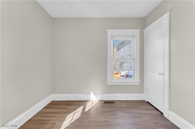 Building Photo - 4654 E 93rd St