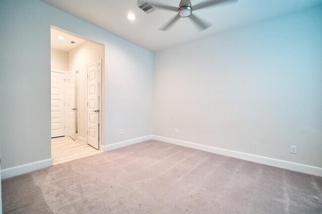 Building Photo - 2802 Grand Fountains Dr