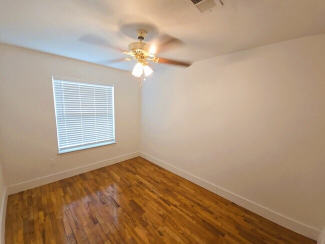 Building Photo - 3603 E Lockwood Dr