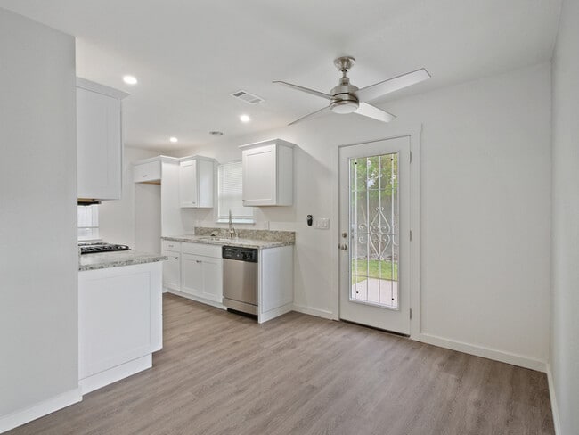 Building Photo - FOR RENT in Sacramento! 2533 Michelle Dr, ...