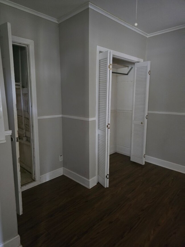 Building Photo - 3 bedroom 2 bathroom