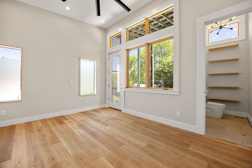 Building Photo - 626 Delaware St