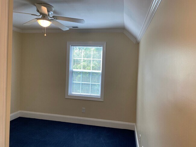 Building Photo - Comin Soon! Huge Deck! Updated dated 2 Bedroom apartment Close to UNCW, Wrightsville Beach.