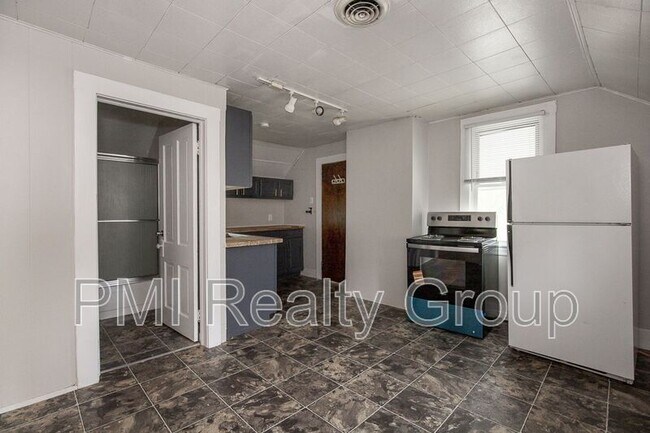 Building Photo - 3295 W 46th St