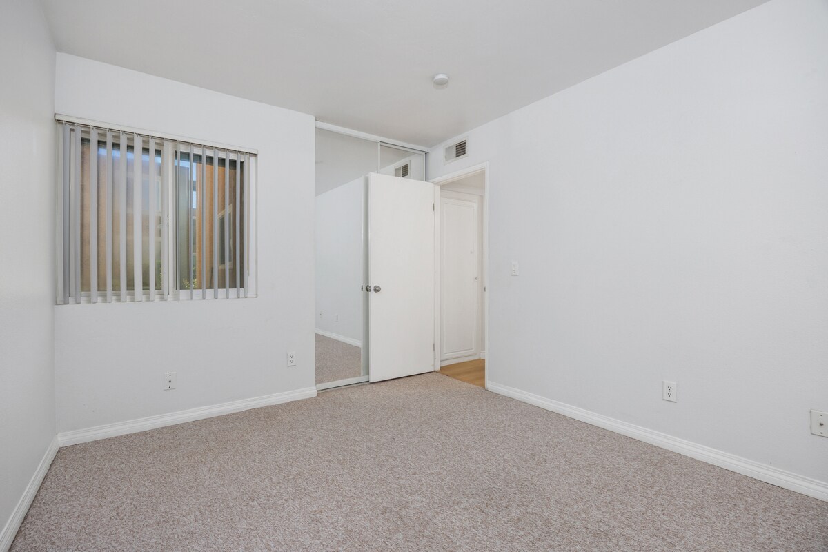 Building Photo - 17199 W Bernardo Dr
