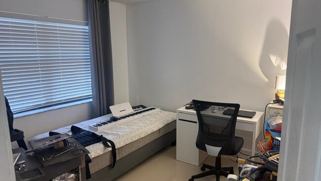 Building Photo - 1284 S Military Trail