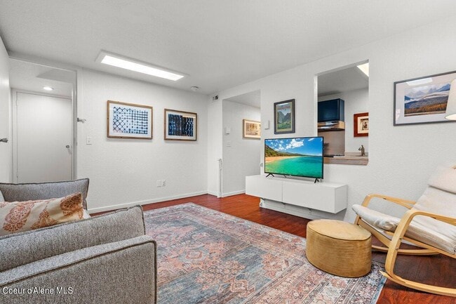 Building Photo - Great CDA Location!