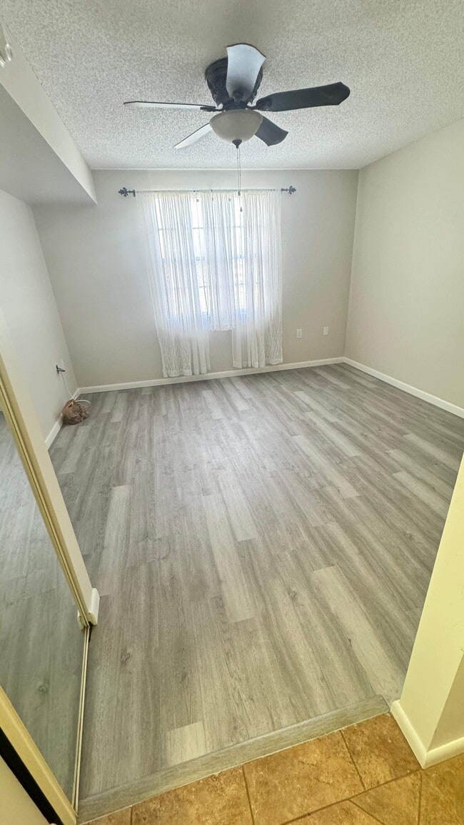 Building Photo - 6049 Balboa Cir