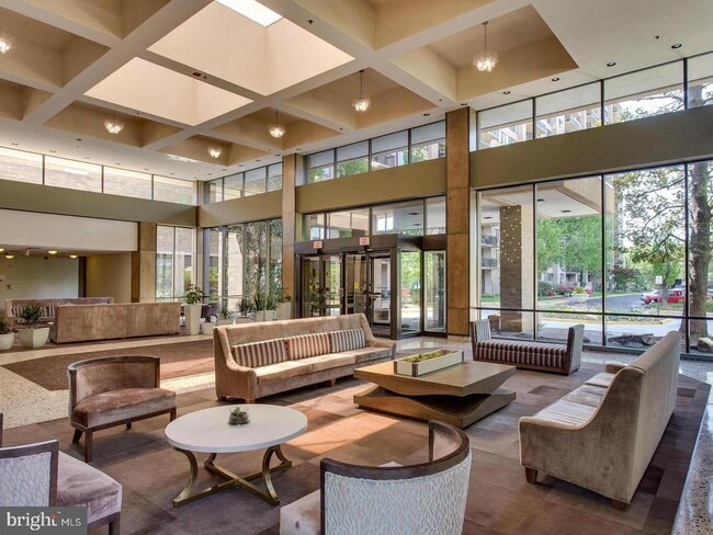 Building Photo - 3709 S George Mason Dr