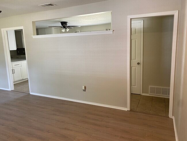 Building Photo - 1725 Pecan Park Dr