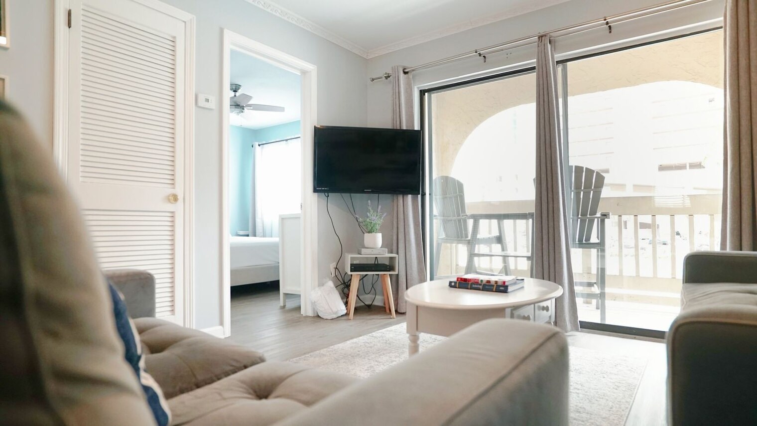 Building Photo - 924 W Beach Blvd