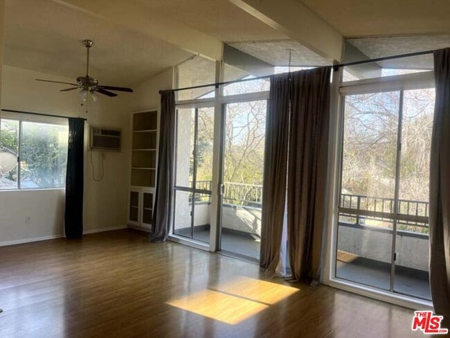 Building Photo - 1834 Thayer Ave